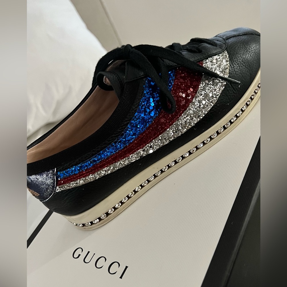 Gucci sneakers in really good conditions! No scratches no rips